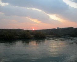 На берегу Шурузяка Damas припарковался